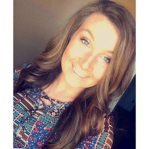 Meet your Posher, Emilee